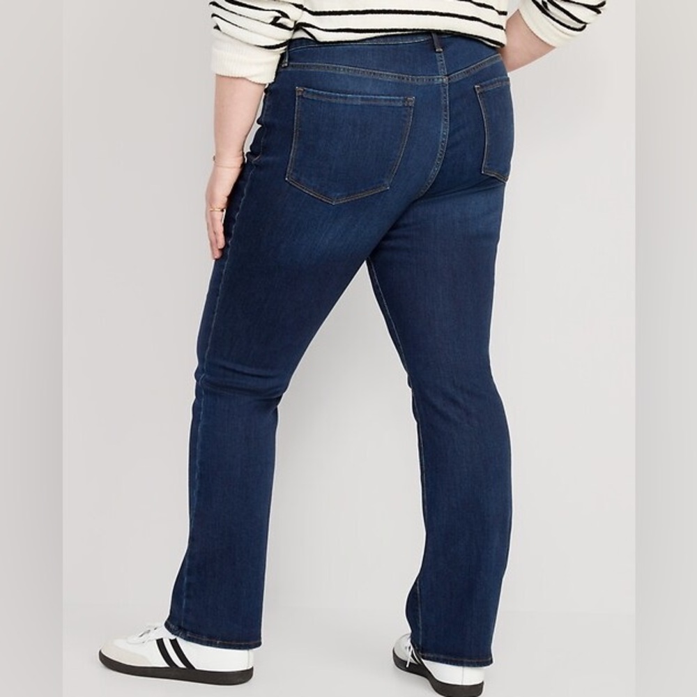 Old Navy Mid-Rise Kicker Boot-Cut Jeans - Long Fit - Picture 2 of 6